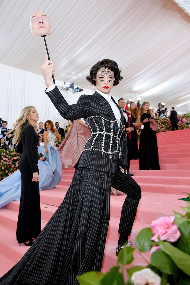 ezra miller at 2019 met gala